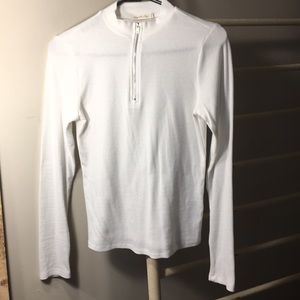 Women’s turtleneck shirt (like-new)